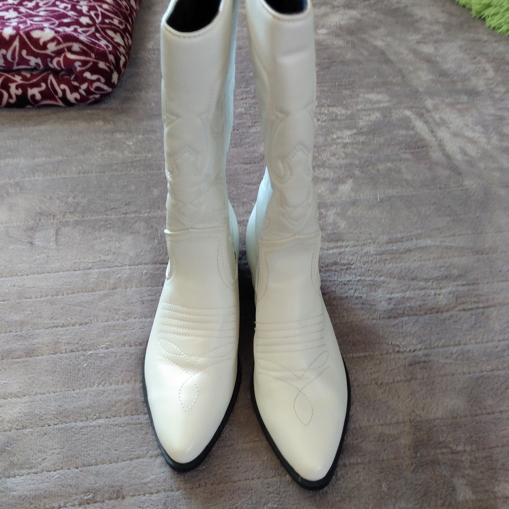 White cowgirl boots